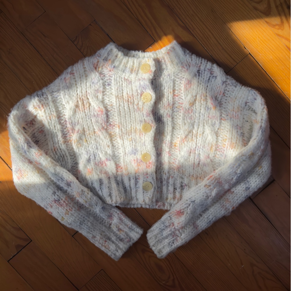 UO Cable Knit Cropped Spring Cardigan - Picture 2 of 10